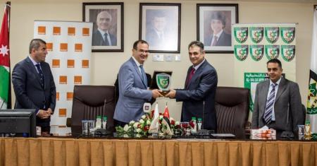 Orange Jordan renews its strategic agreement with Al-Balqa’ Applied University